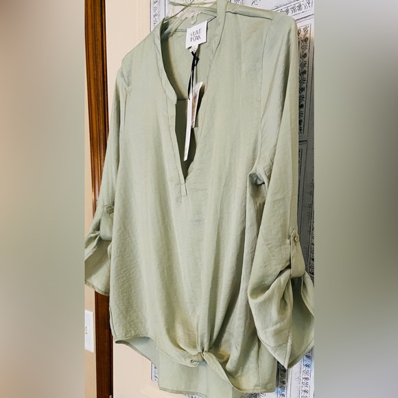 Olive & Oak Tops - 🍀NWT Oak&Olive Sz-L Light, Soft, Flowing Fabric- Beautiful Neutral Soft Green🍀